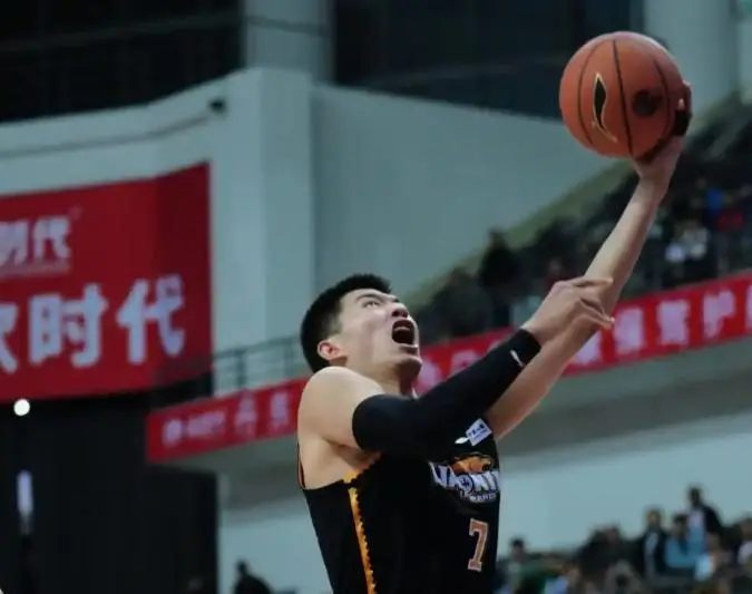 交易筹码是, 引进顶级锋, 从辽宁男篮