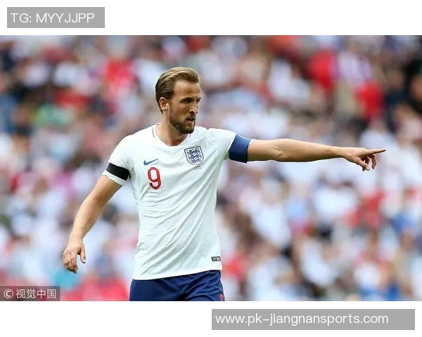 英超足球球星勒的成长历程与赛场辉煌瞬间全景解析