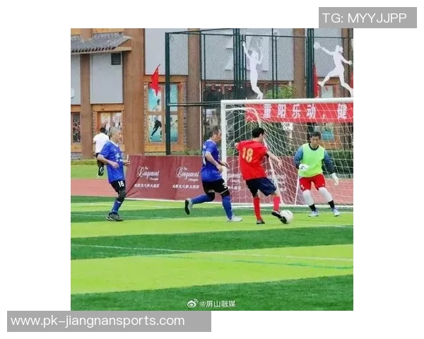 顶级球星绿茵场巅峰对决全景呈现燃爆足球精彩瞬间